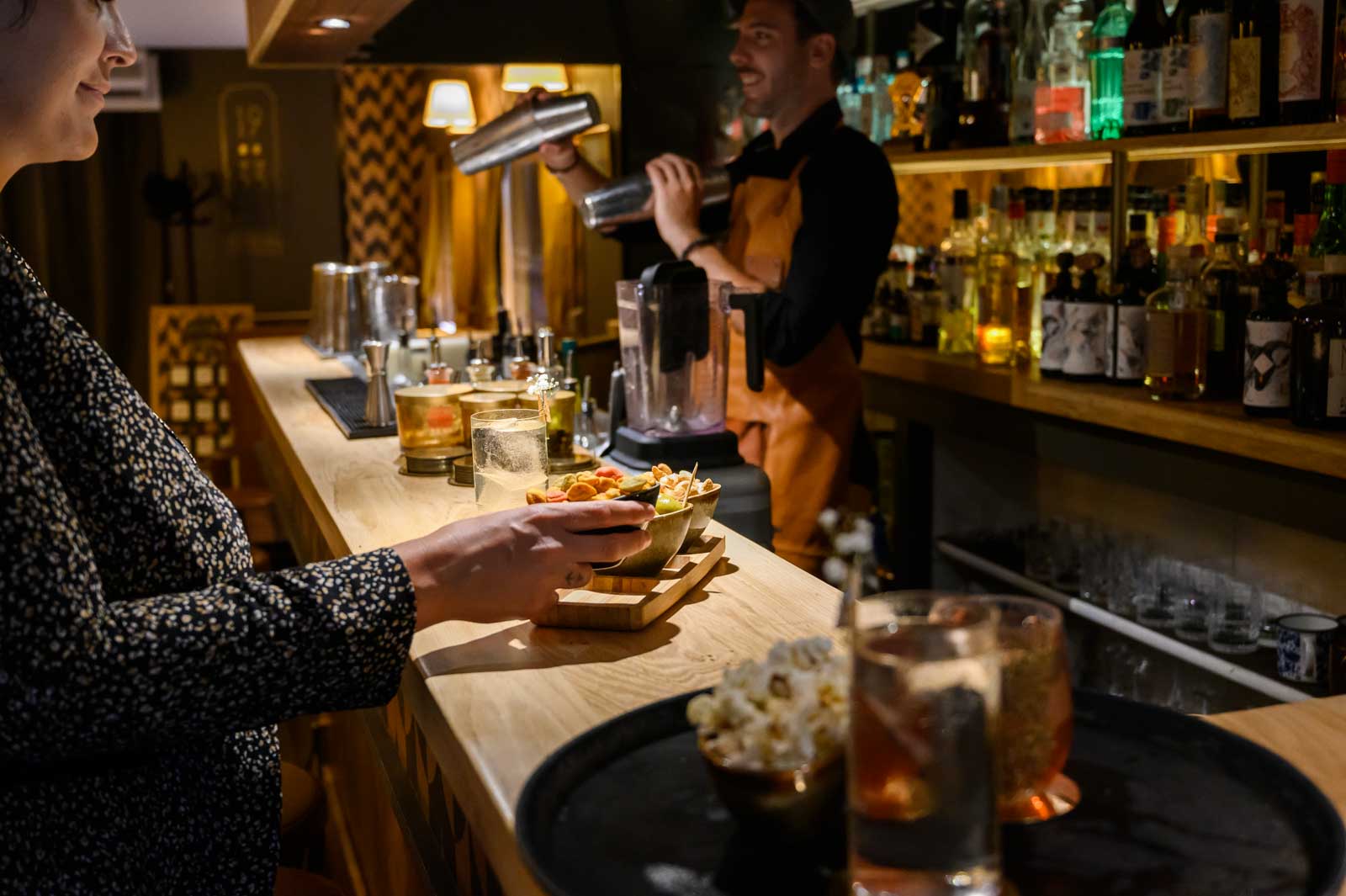 Cocktail épicé avec décoration de cannelle  au bar 19 33 à Nantes