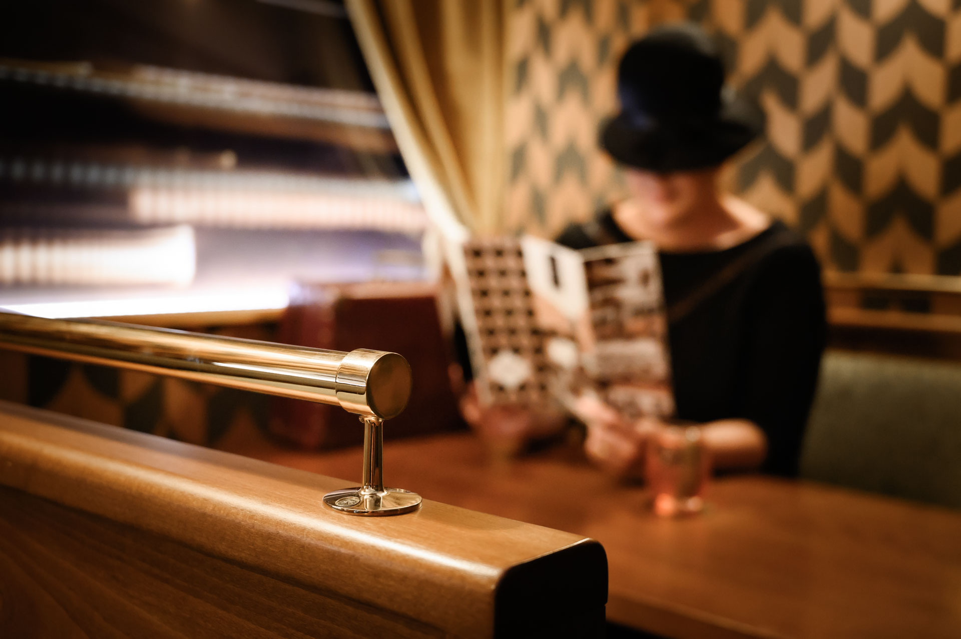 Cocktail raffiné avec des herbes aromatiques  au bar 1933 à Nantes