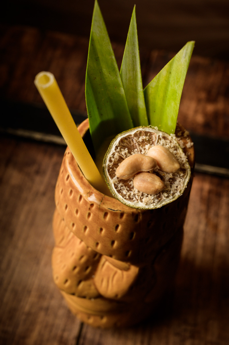 Préparation de cocktails durant un cours de cocktails au bar 1933 à Nantes